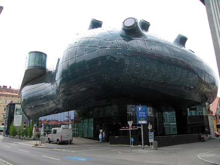 http://www.estaterebate.com/Blog/images/articles/Kunsthaus-Graz.jpg