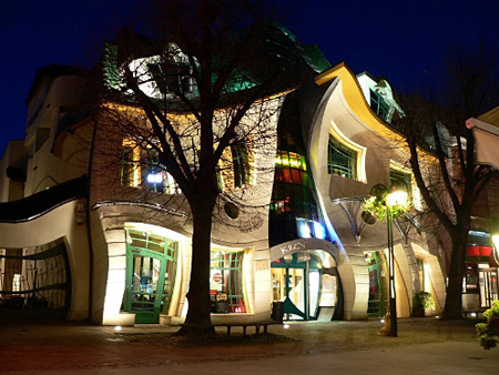 http://www.estaterebate.com/Blog/images/articles/the-crooked-house-3.jpg