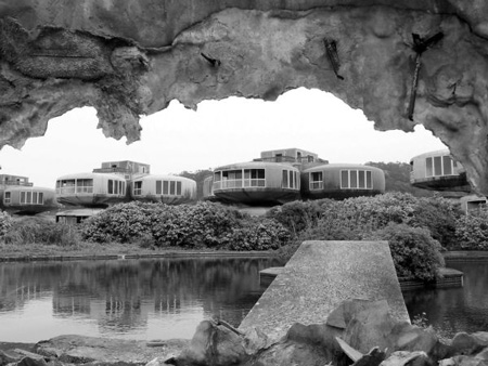 http://www.estaterebate.com/Blog/images/articles/the-ufo-house-2.jpg